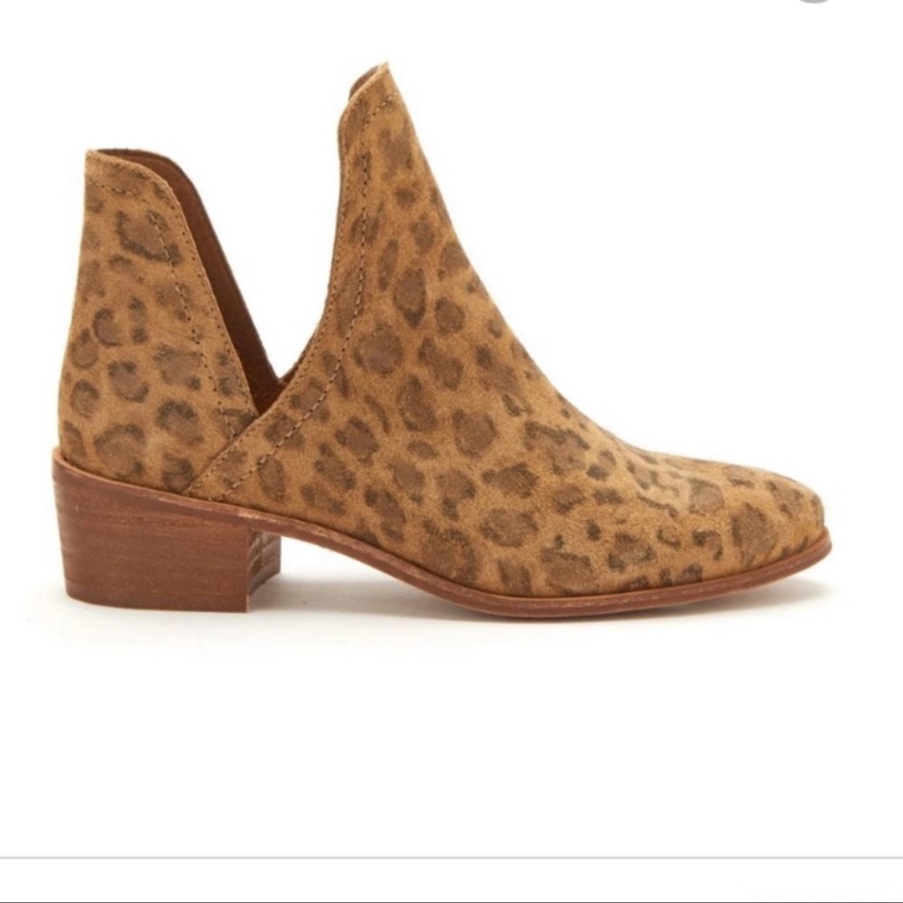 New in box suede Matisse side slit booties